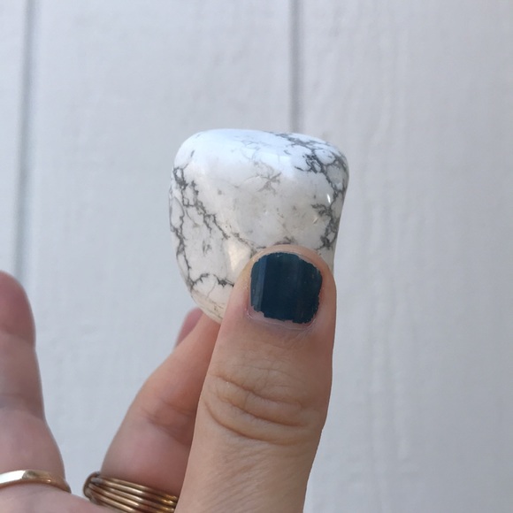 Howlite - Picture 2 of 4